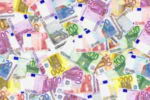 © mekcar - Adobe Stock.com Euro-Scheine